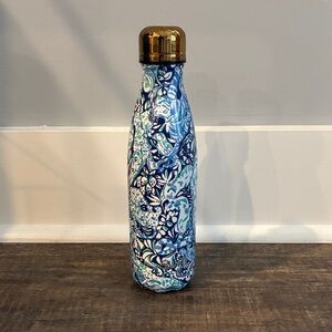 Lilly Pulitzer Swell Water Bottle in “60 Animals “ print